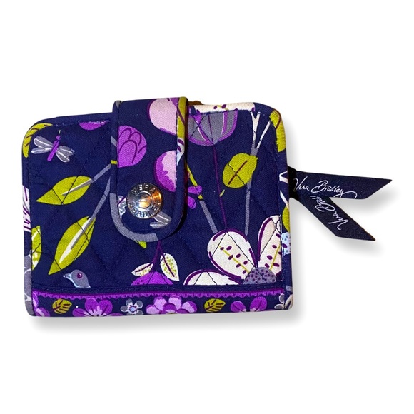 Vera Bradley wallet ⭐️5/$20⭐️ - Picture 1 of 4